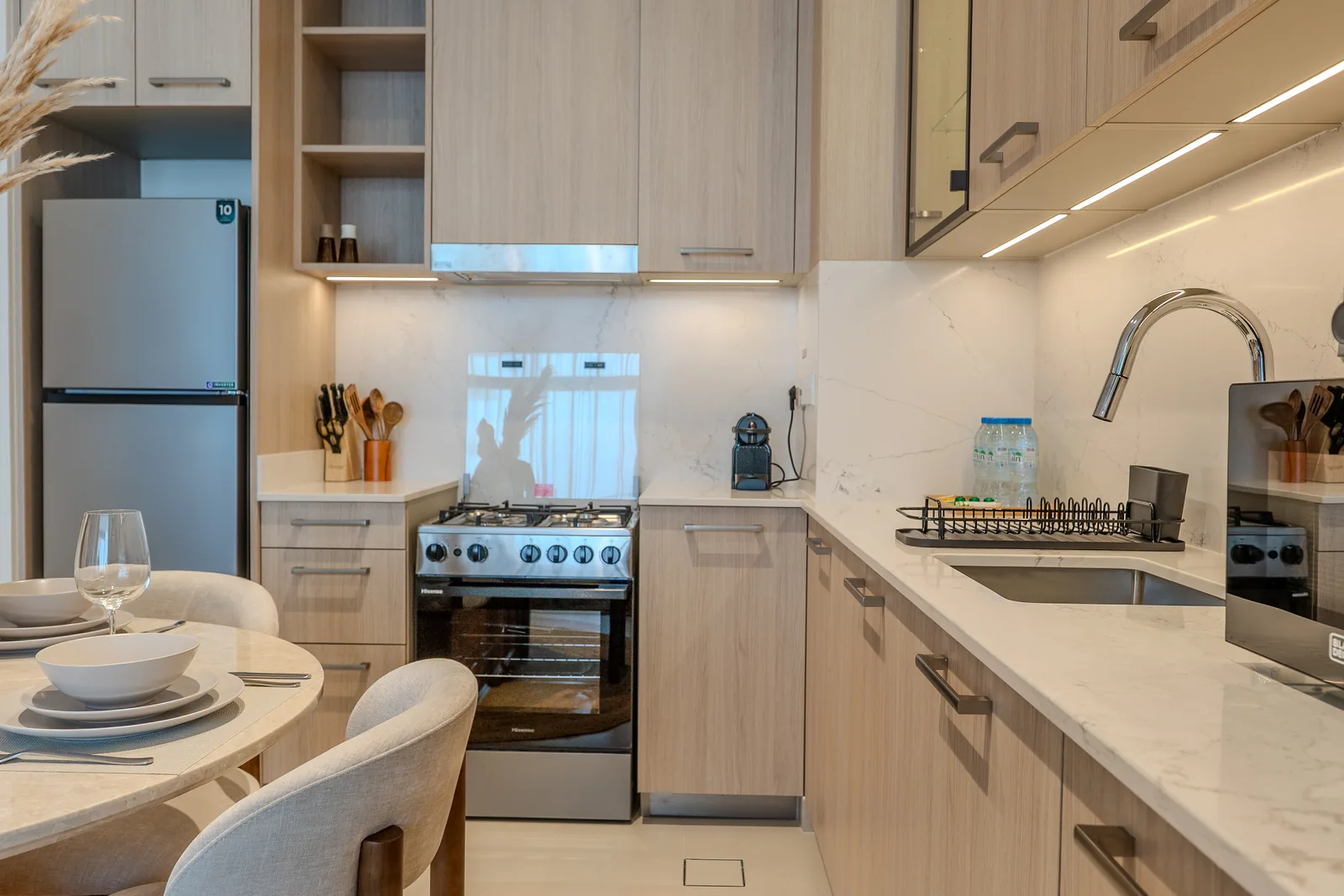 Kitchen & Dining